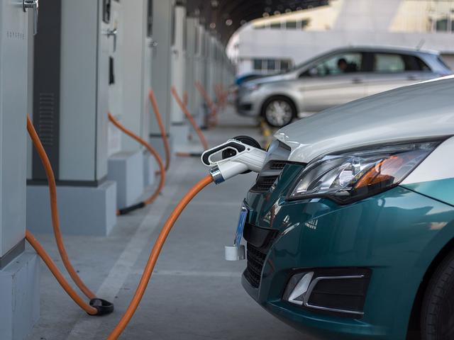 中國新能源汽車駛入“深水區”：騙補期終結，迎來技術和商業高度競爭